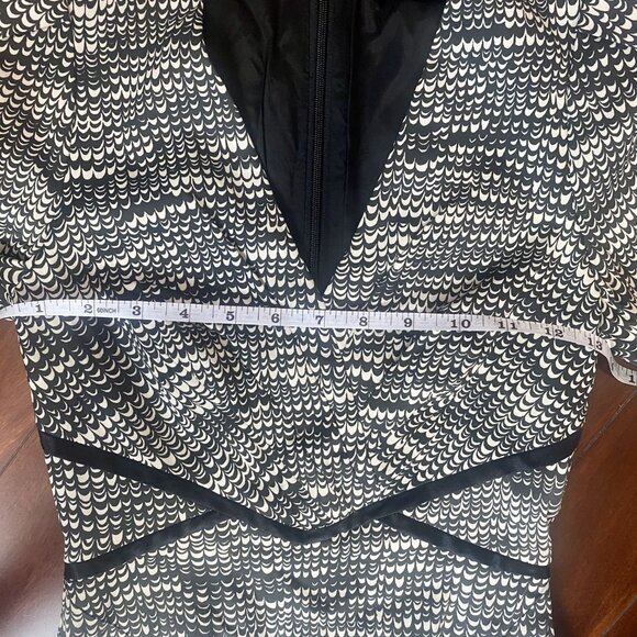 Karen Millen Abstract Print V-Neck Pencil Satin Dress with Silk Detailing Size 2 - Picture 13 of 16